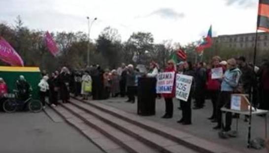 Ведущий митинга в Харькове не знает, кого избрали "народным губернатором"