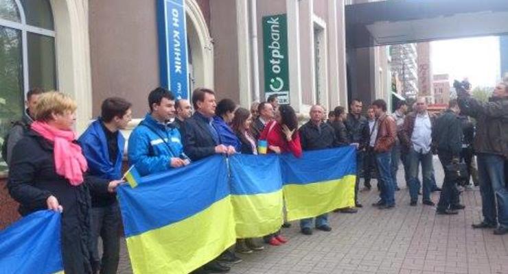 Полсотни жителей Донецка вышли в центр города с украинскими флагами