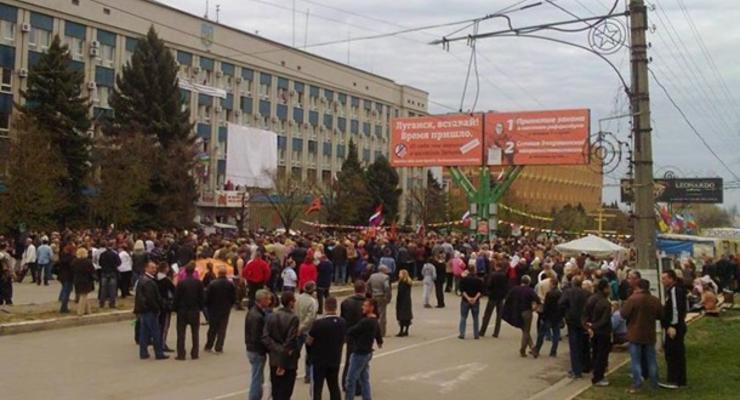 На митингах в Луганской области пострадали два милиционера – МВД