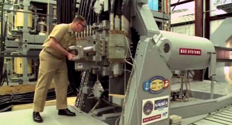 ВМС США готовятся к испытаниям рельсовой электромагнитной пушки