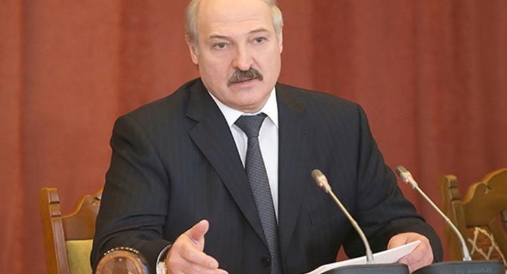 Лукашенко против федерализации Украины и обещает приехать в Киев на тракторе с плугом