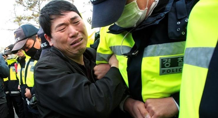 Крушение парома в Южной Корее: водолазы подняли уже 139 тел