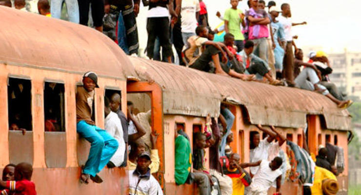 В результате крушения поезда в Конго погибли более 30 человек