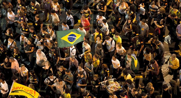 Массовые акции протеста парализовали Рио-де-Жанейро