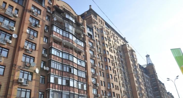 Не золотой унитаз: Яценюк показал свою квартиру на Печерске