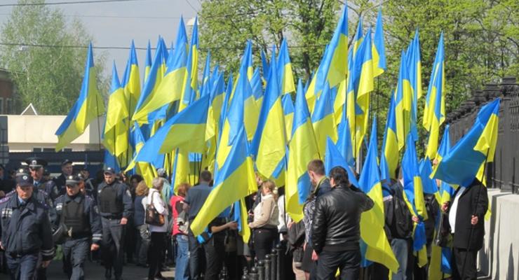 В Харькове проходят два митинга: за единство Украины и федерализацию