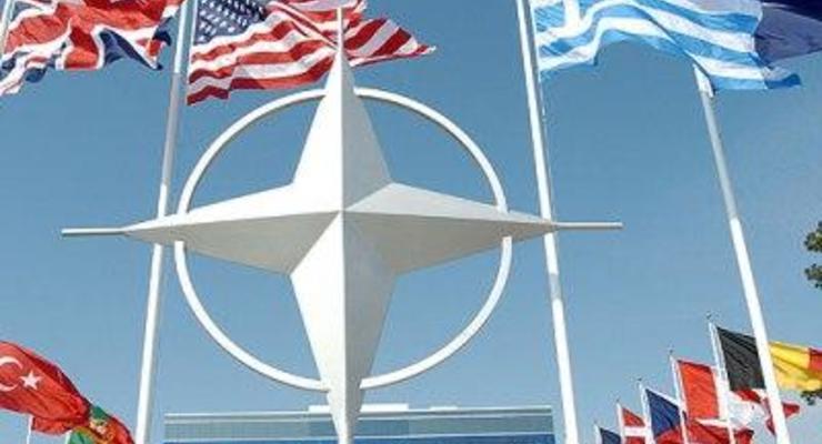 НАТО обеспокоено "угрожающей риторикой" со стороны России