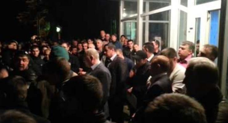 Неизвестные пытаются сорвать переговоры между администрацией и работниками Краснодонуголь