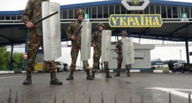 В Донецкой области на границе задержали россиян с консервами и агитацией