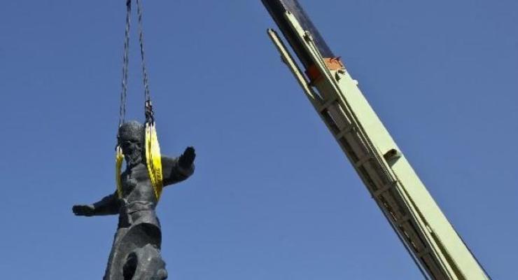 В Севастополе демонтировали памятник гетману Сагайдачному