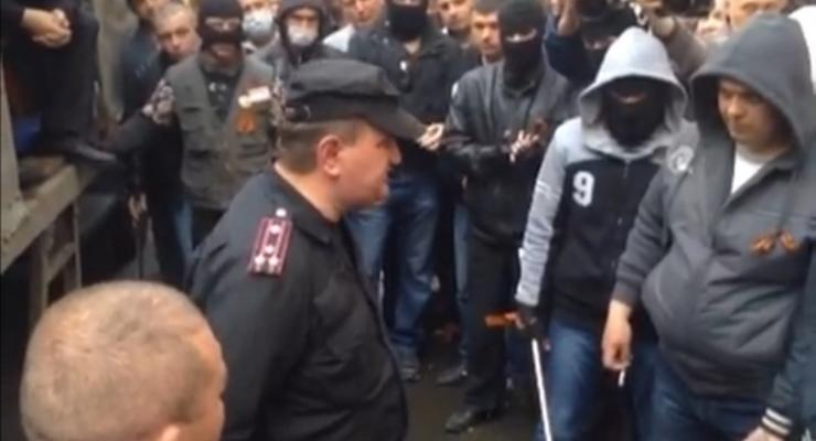 Луганские ВВ-шники отказались сдать оружие сепаратистам