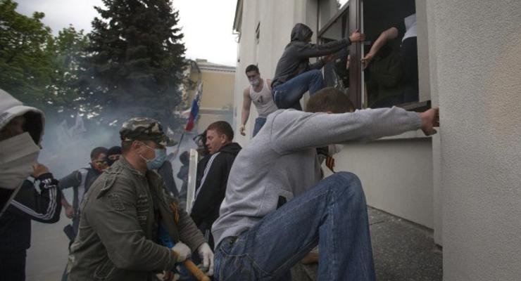 Как проходил захват Луганской ОГА. Фотогалерея