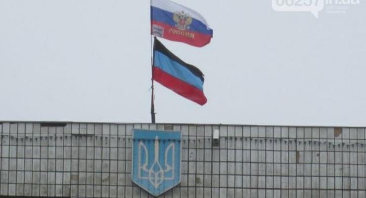 Пять населенных пунктов в Донецкой области подняли флаги "Донецкой республики" - СМИ