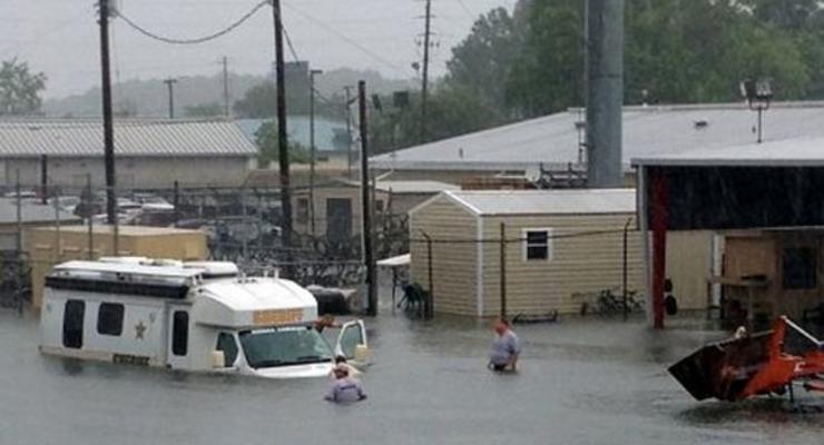 Из-за наводнения во Флориде введен режим чрезвычайной ситуации