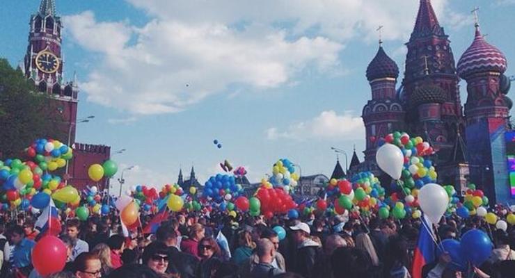 Первомайское шествие в Москве проходит под лозунгами Донецк и Луганск - мы с вами!