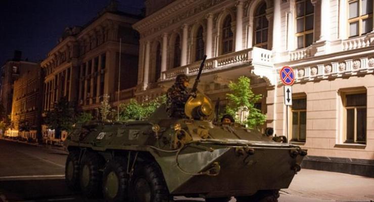 В Киеве ночью проводили учения на БТР