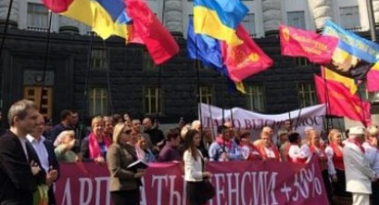 Участники первомайской демонстранции в Киеве требуют провести референдум 25 мая