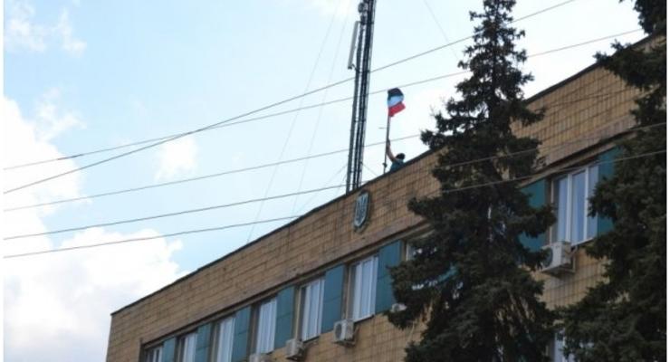 Сторонники федерализации захватили еще один горсовет в Донецкой области