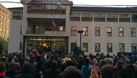 В Донецке активисты разгромили офис Таруты - СМИ