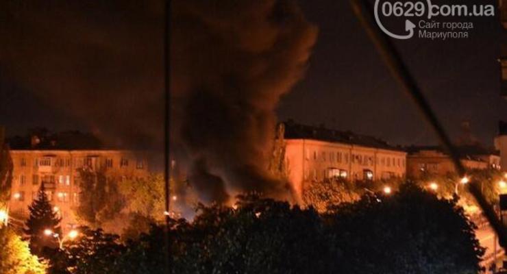 СМИ: В Мариуполе начался бой: горят шины, звучат выстрелы