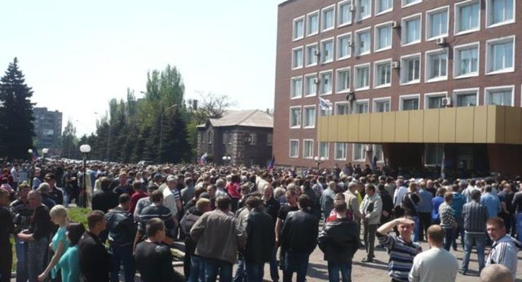 В Енакиево пророссийские активисты захватили металлургический завод и блокируют горисполком - соцсети