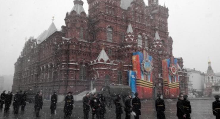В Москве во время репетиции парада пошел снег