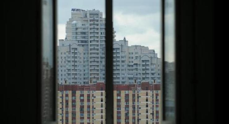 В Москве мужчина выбросил дочь из окна многоэтажки: девушка скончалась