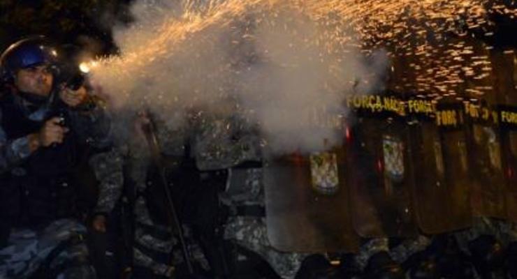 Полиция Бразилии применила слезоточивый газ против  недовольных ЧМ-2014