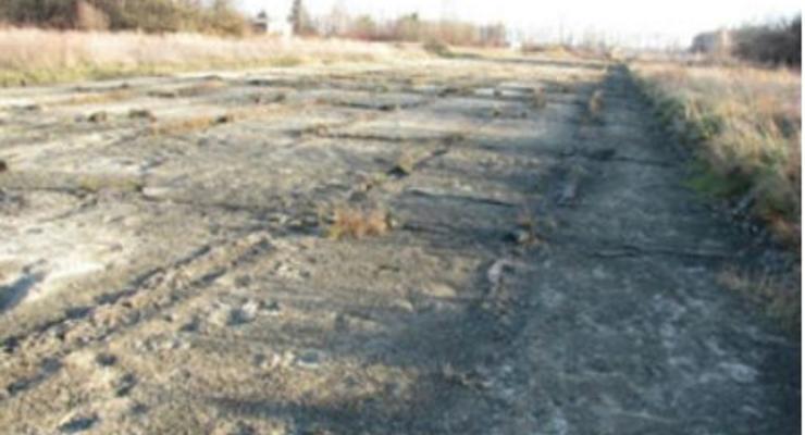 В Луганске неизвестные разобрали взлетную полосу аэродрома