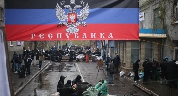 "ДНР" формирует власть, собирает армию и открывает границы