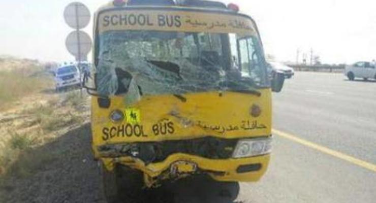 В Дубае школьный автобус попал в ДТП: один человек погиб, еще 15 - ранены