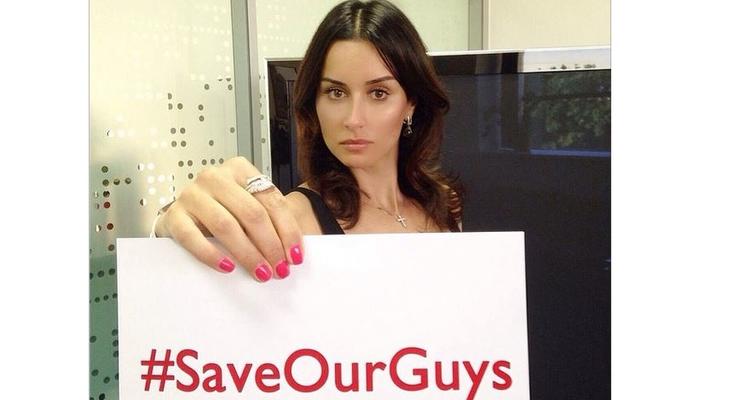 Российские звезды начали в соцсетях акцию с просьбой освободить журналистов Life News