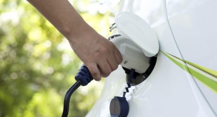 Цены на бензин снизятся после стабилизации ситуации на Донбассе - эксперт