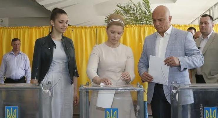 Выборы 2014: Юлия Тимошенко проголосовала (ВИДЕО)