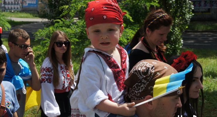 Мегамарш вышиванок: жители Николаева призвали сохранить единую Украину