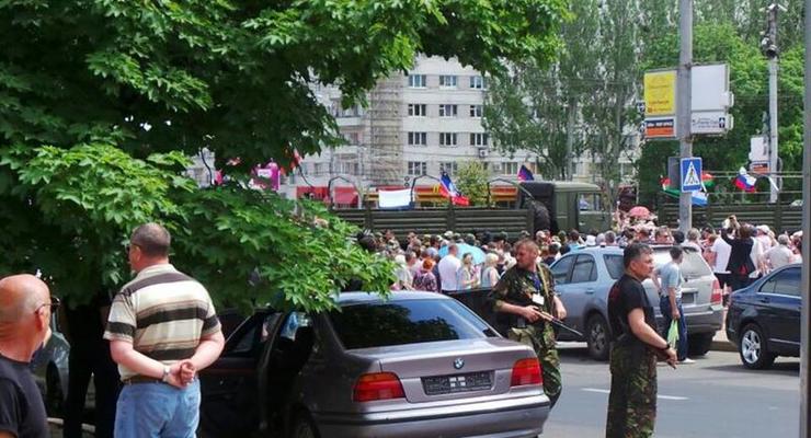Участники митинга в Донецке двинулись к резиденции Ахметова - СМИ