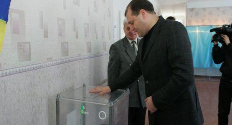 Выборы 2014: Михаил Добкин проголосовал (ВИДЕО)
