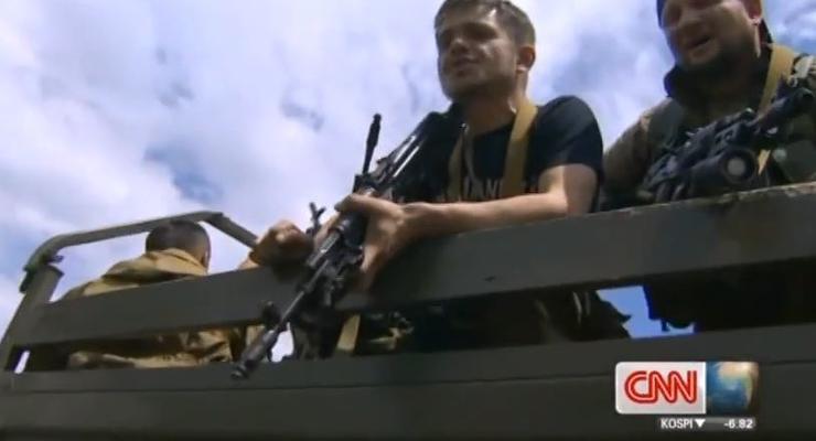 Вооруженные люди в интервью CNN называют себя "кадыровцами"-добровольцами