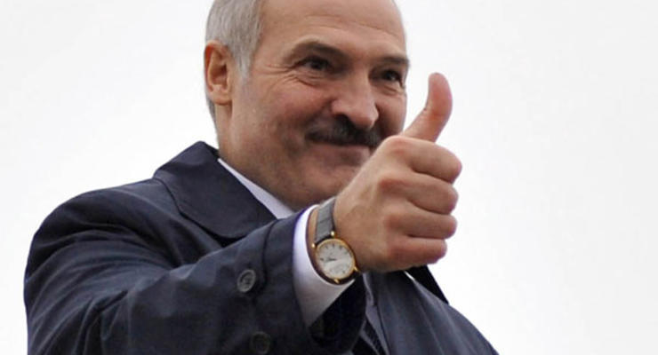 Лукашенко поздравил Порошенко с победой на выборах президента