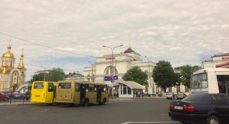 В Донецке вокзал и городской транспорт работают, аэропорт закрыт