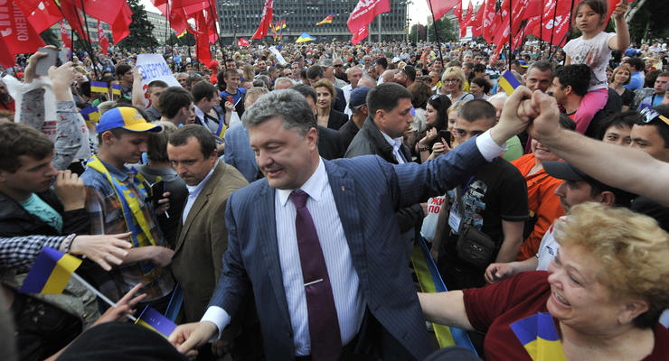 Кого обсуждала Украина: топ-25 "лидеров мнений" возглавил Порошенко
