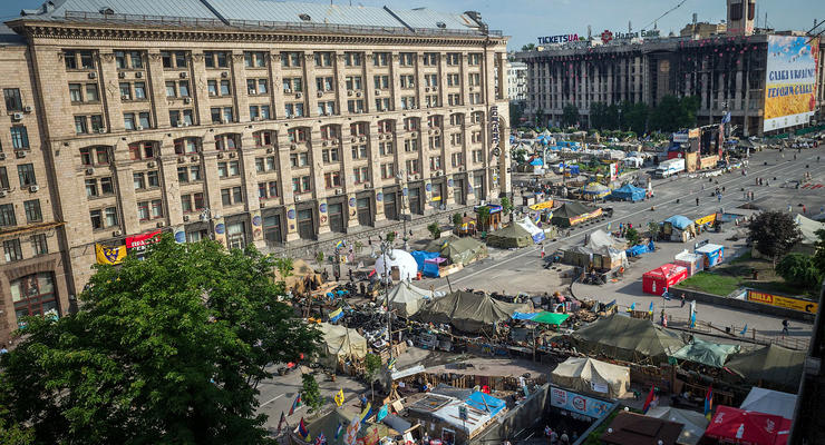 Баррикады и палатки на Майдане разберут в День Киева – сотник