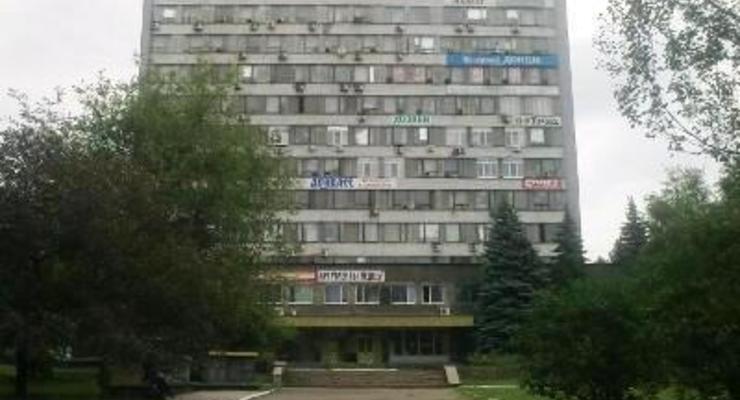 В Донецке вооруженные люди увезли главредов двух газет