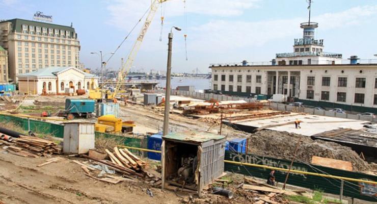 На Почтовой площади в Киеве возобновили строительные работы
