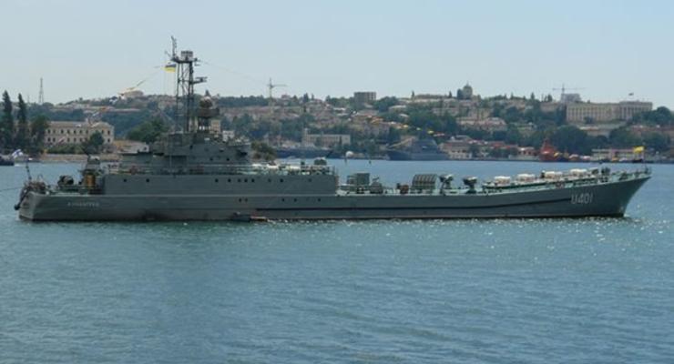 Из Крыма вывели еще три судна украинских ВМС - Минобороны