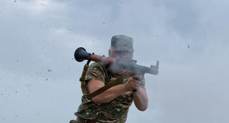 В Луганске продолжается штурм военной части