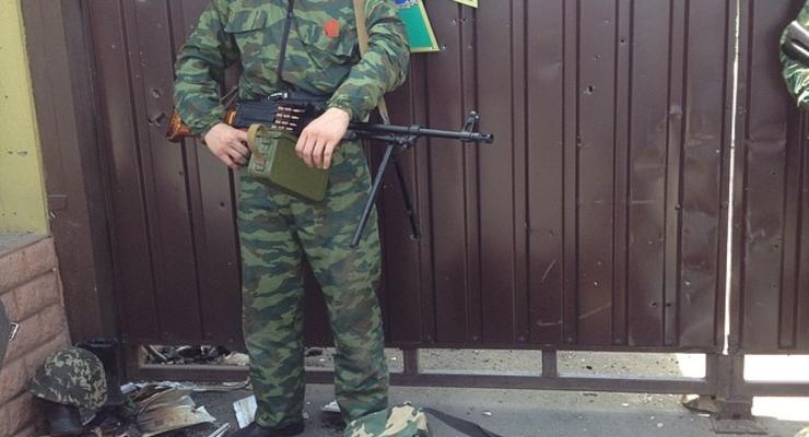 В Луганске пограничники и гвардейцы сдали свои здания боевикам (видео)