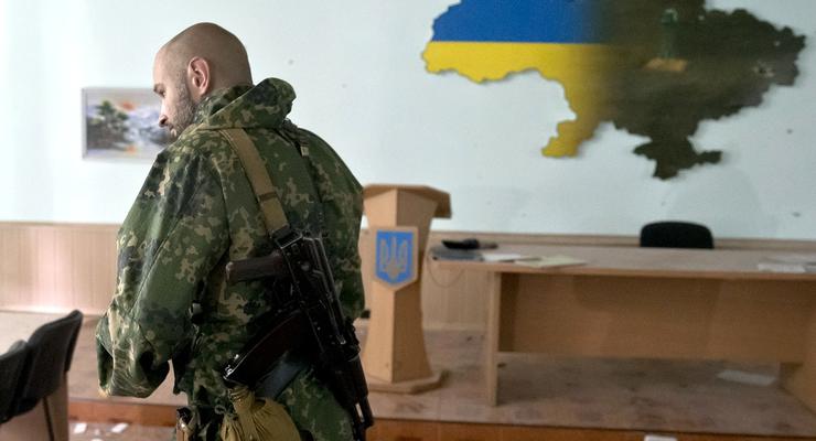 Погранчасть в Луганске во власти боевиков: видео и фоторепортаж