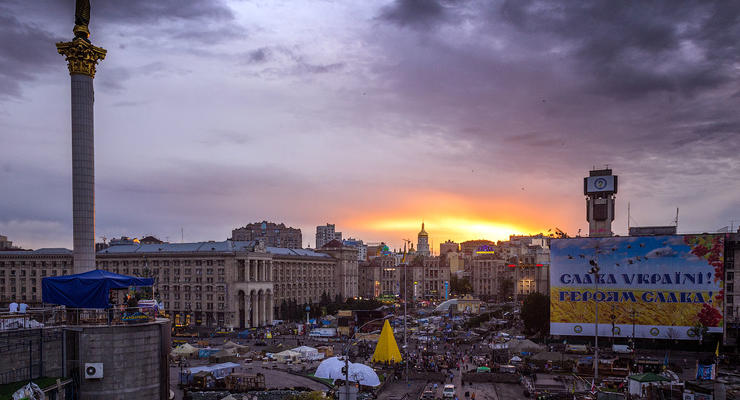 В Киеве на Майдане разобрали сцену