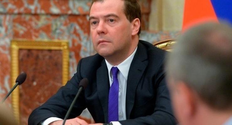 Медведев: Около четырех тысяч украинцев попросили статус беженцев в России